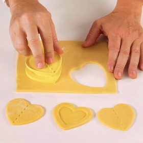 Комплект кутер за курабии Сърце със скрито писмо "FOR YOU"